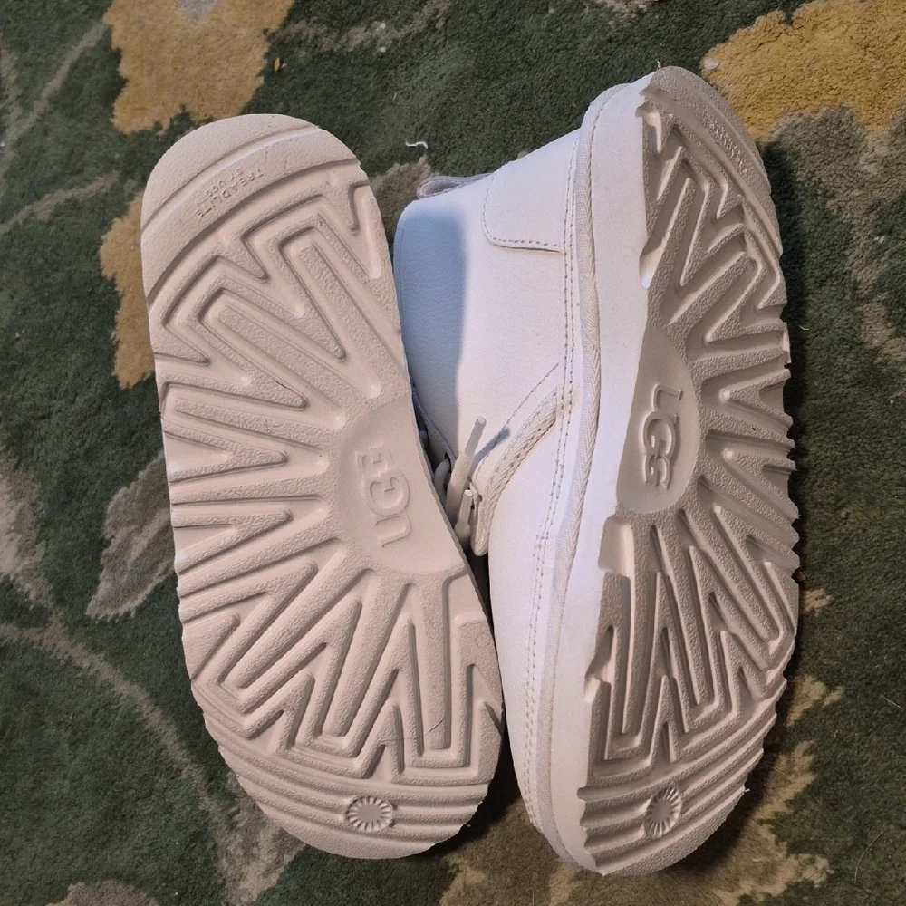UGG Kids White Cozy Boots - Picture 5 of 7